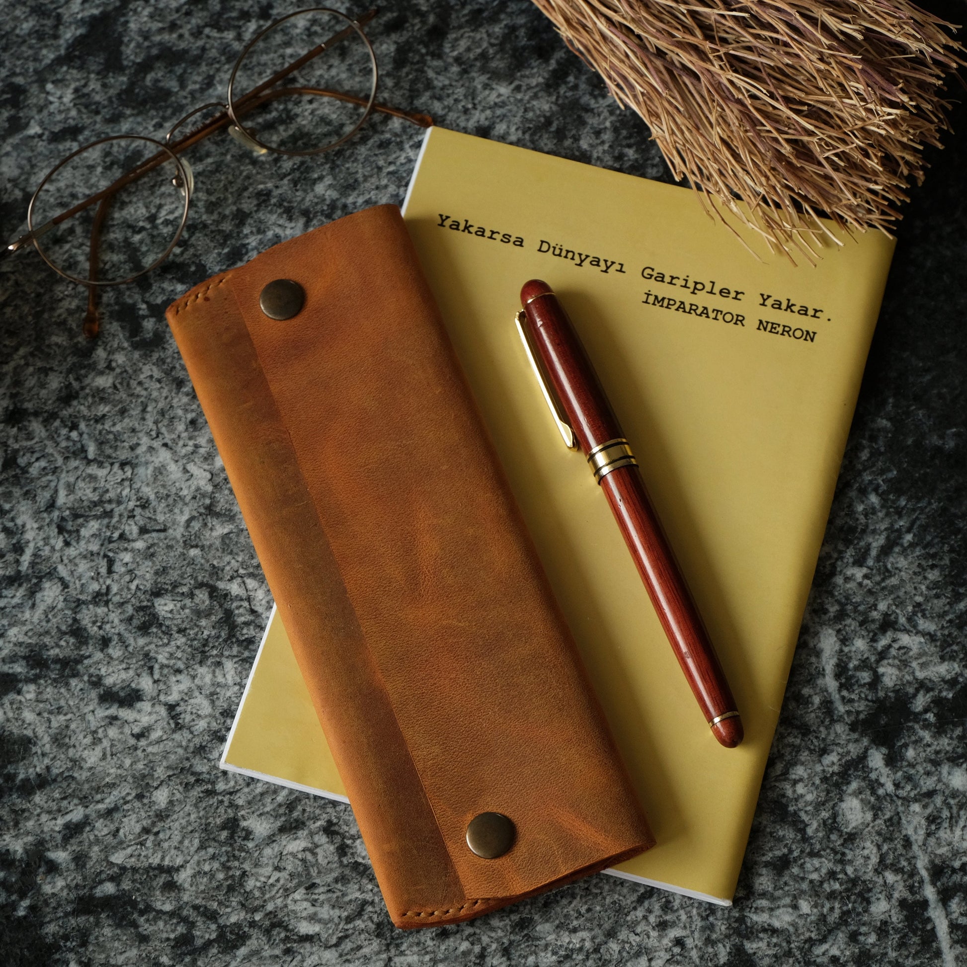 Personalized Leather Pen Case, Leather pen holder, Fountain Pen Holder, Gift for Dad, Gift for Artist, Gift for Lawyer, Gift for new job